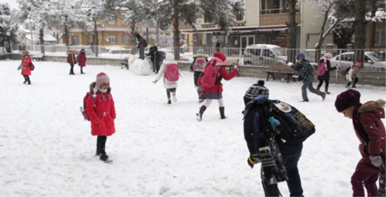İzmir\'in 4 İlçesinde Eğitime Kar Engeli
