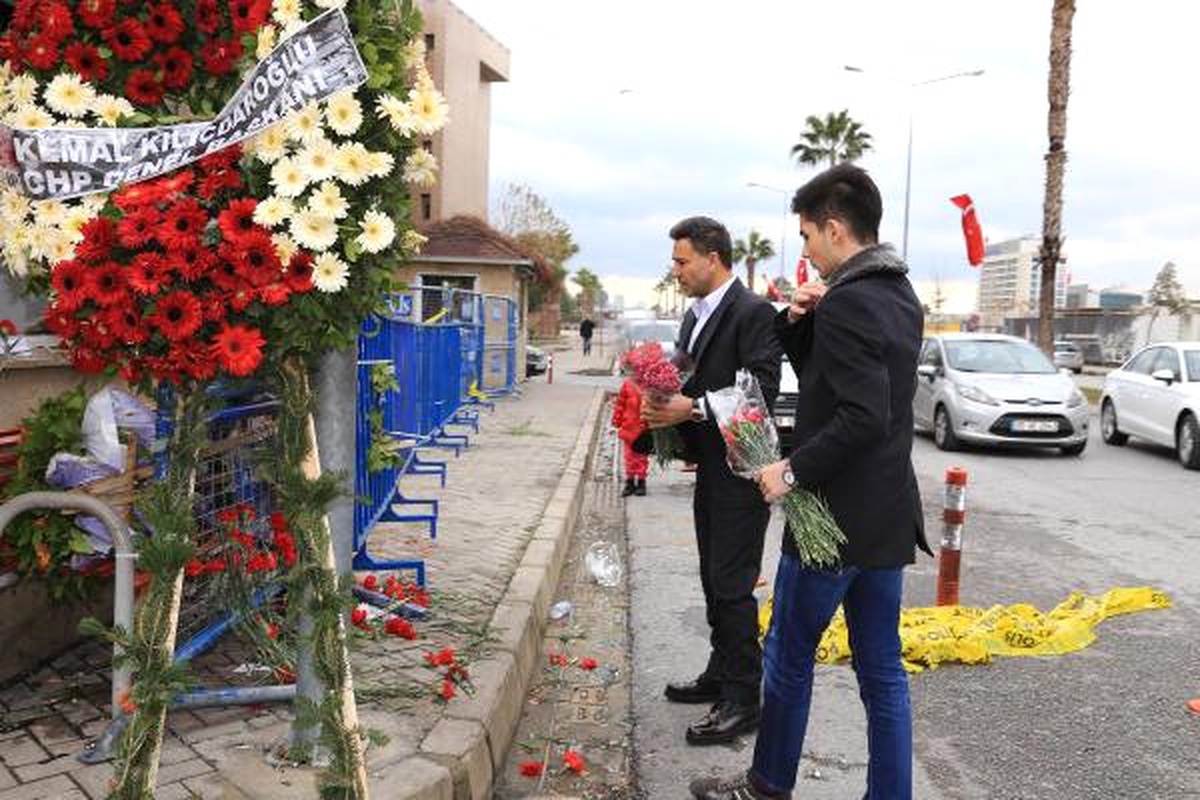 Şarkıcı İzzet Yıldızhan: Terör Bizi Değil Biz Terörü Bitireceğiz
