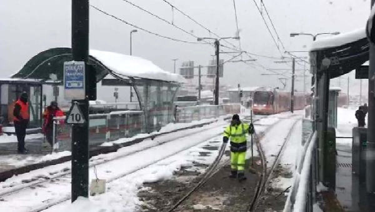 Kar Tramvay Seferlerinde Aksamalara Neden Oluyor