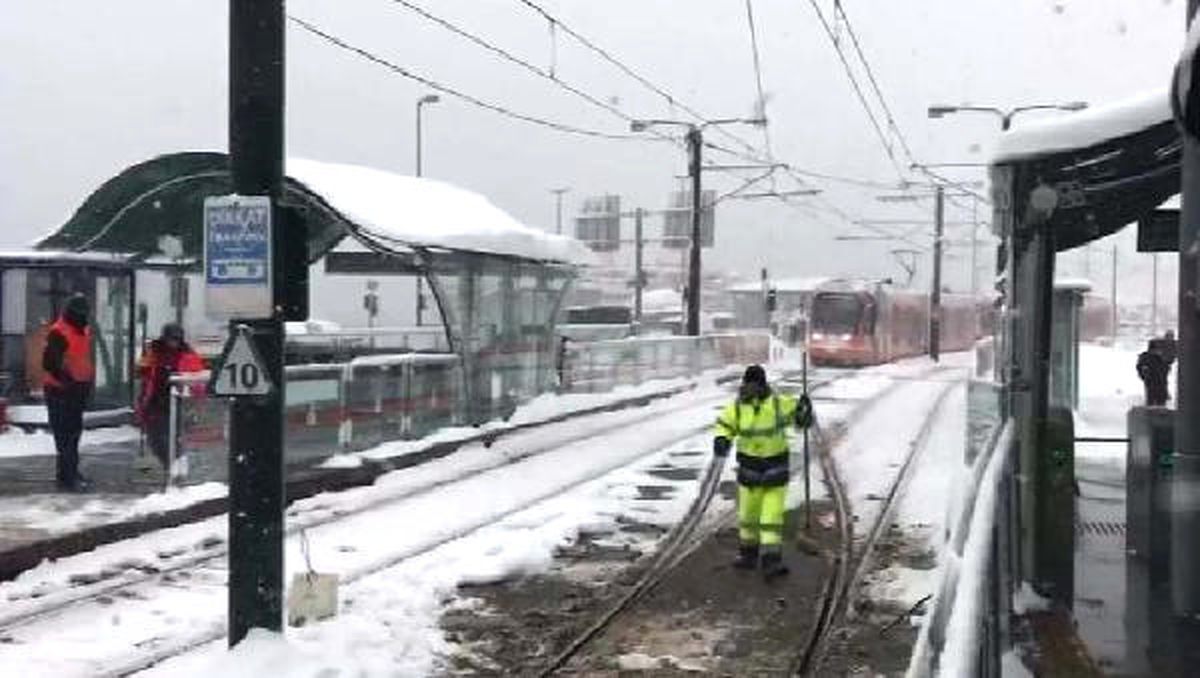 Kar Tramvay Seferlerinde Aksamalara Neden Oluyor