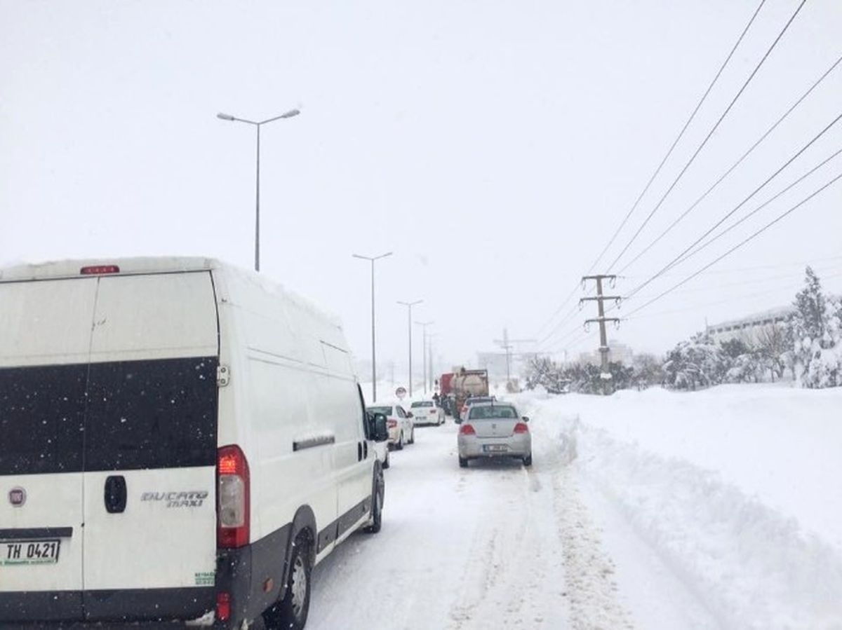 Karacabey-Bandırma Yolu Trafiğe Kapandı