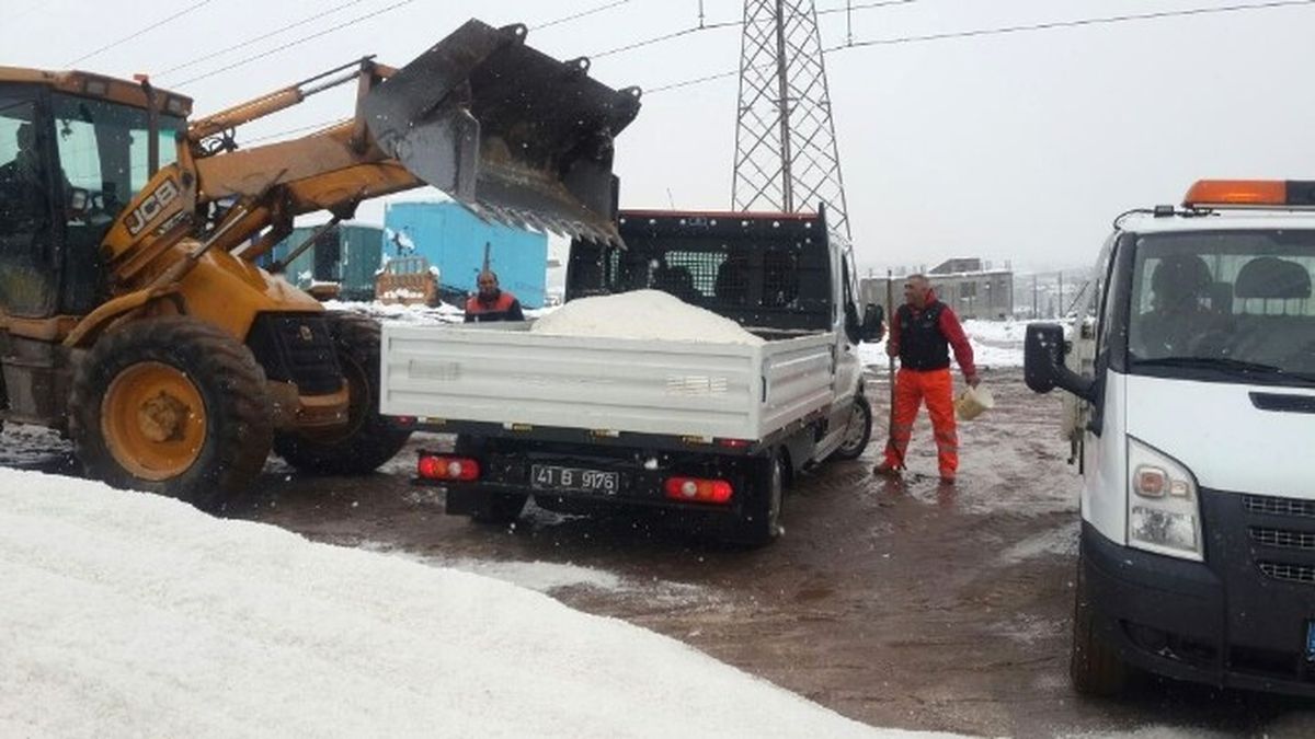 Karla Mücadelede 200 Ton Tuz Döküldü