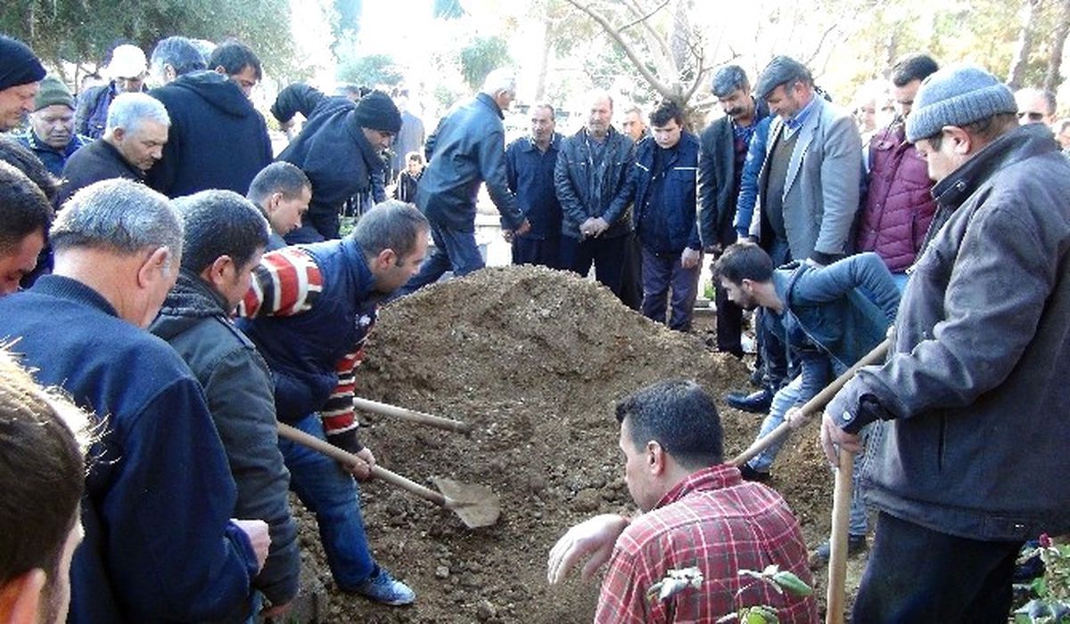 Kartal Adliyesi\'nde İntihar Eden Polis Memuru Toprağa Verildi