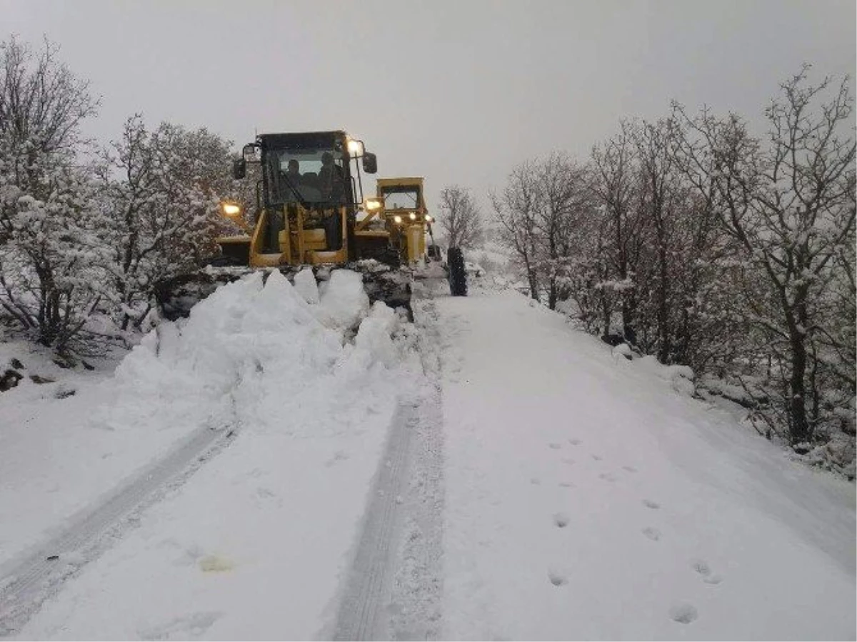 Kırşehir\'de 120 Köy Yolu Kar Nedeniyle Ulaşıma Kapandı