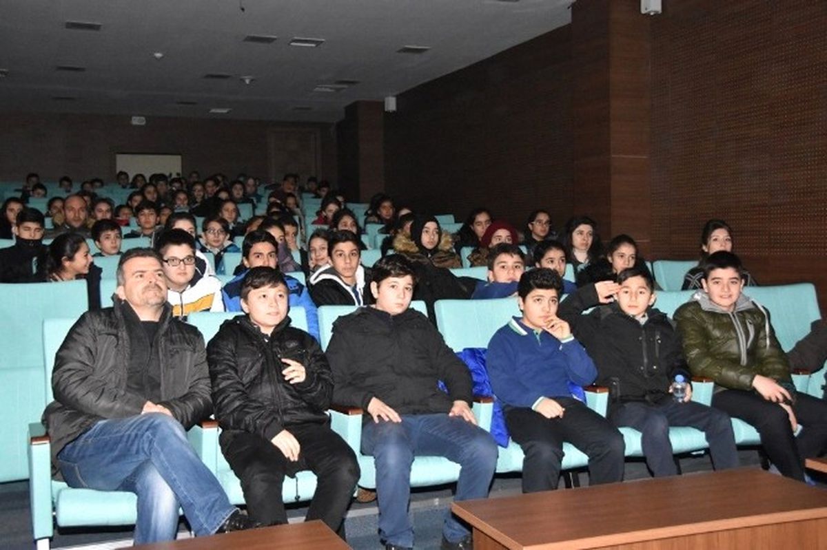 Kayseri\'de Çocuklara Vatan Bilincini Aşılamak İçin 120 Filmi İzletilecek