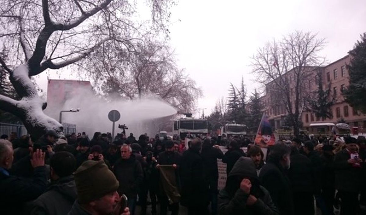 Meclis Önünde Polis Müdahalesi