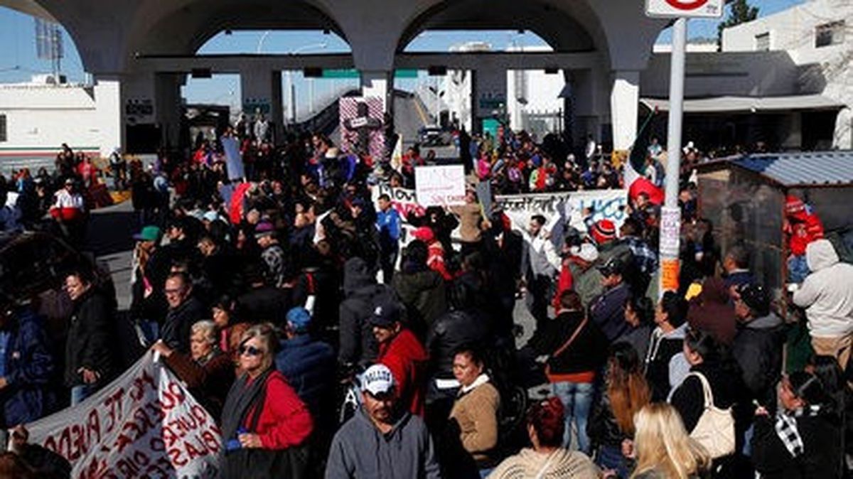 Meksika\'da Benzin Zammı Protestosu: 6 Ölü