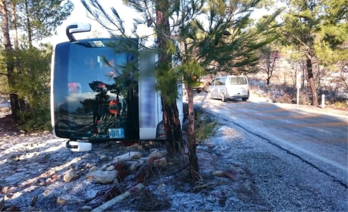 Mersin\'de Yolcu Otobüsü Devrildi: 9 Yaralı