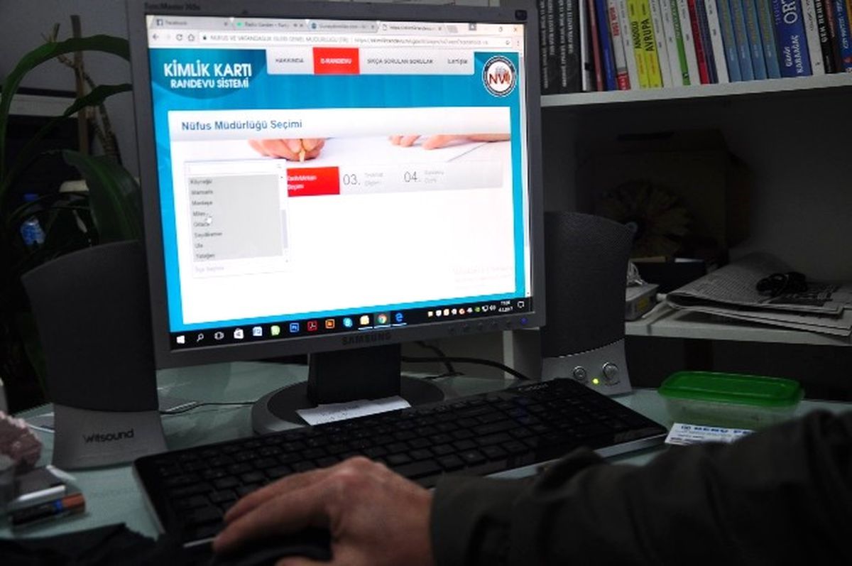 Milas\'ta Çipli Kimlikte Randevu Krizi