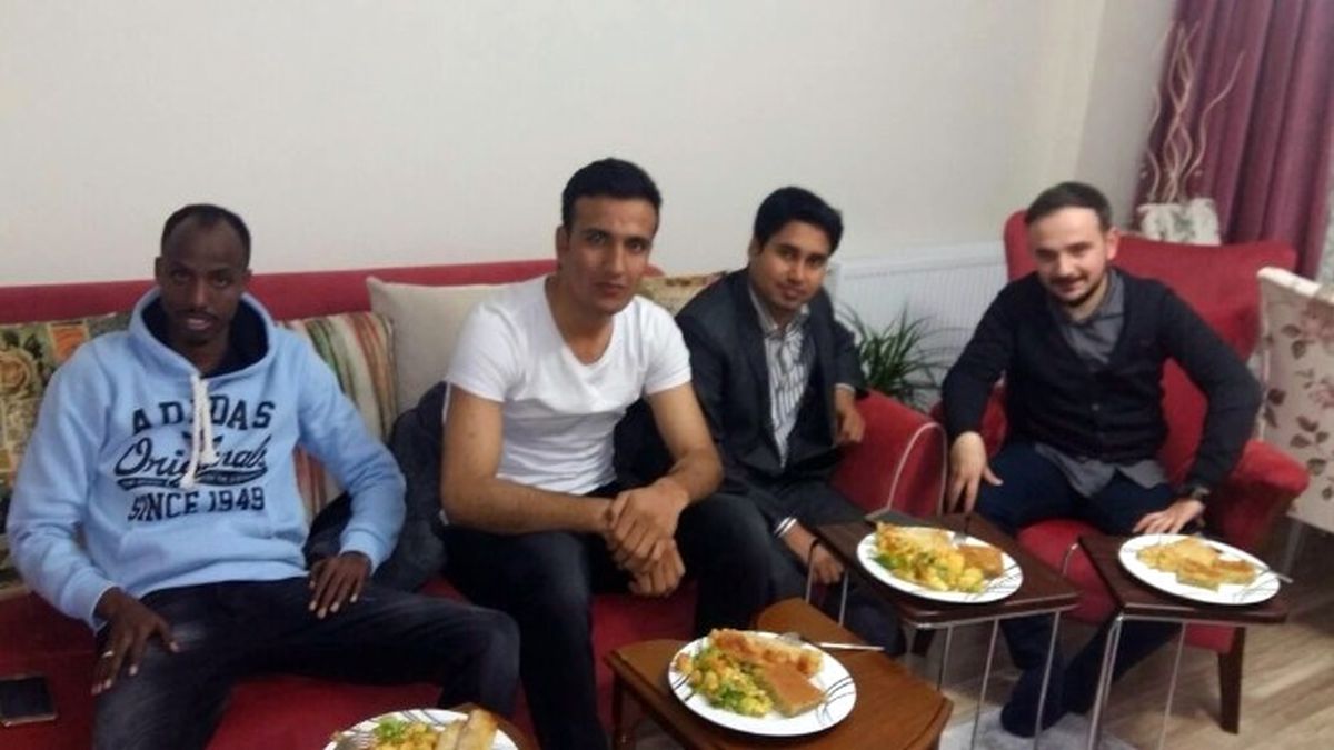 Misafir Öğrenciler, Halil Peçe\'nin Evine Konuk Oldu