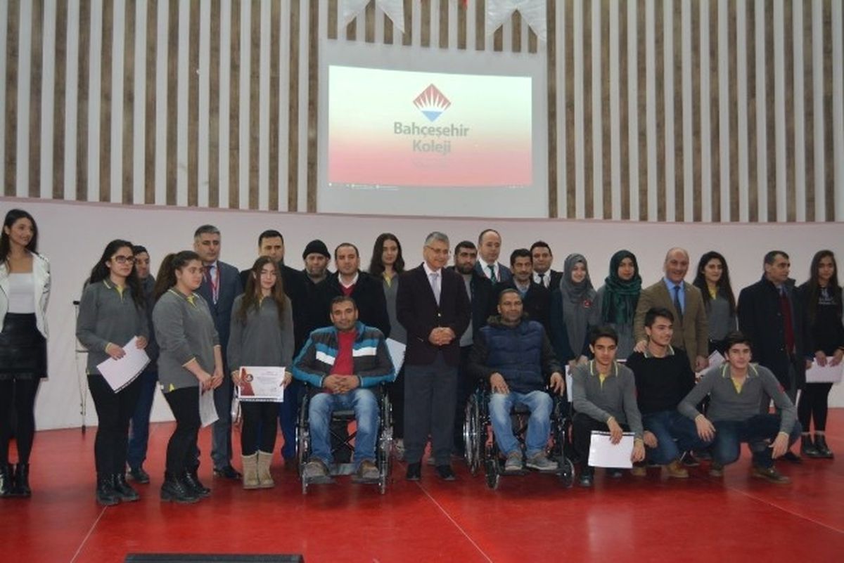 Öğrencilerden Engellilere Tekerlekli Sandalye