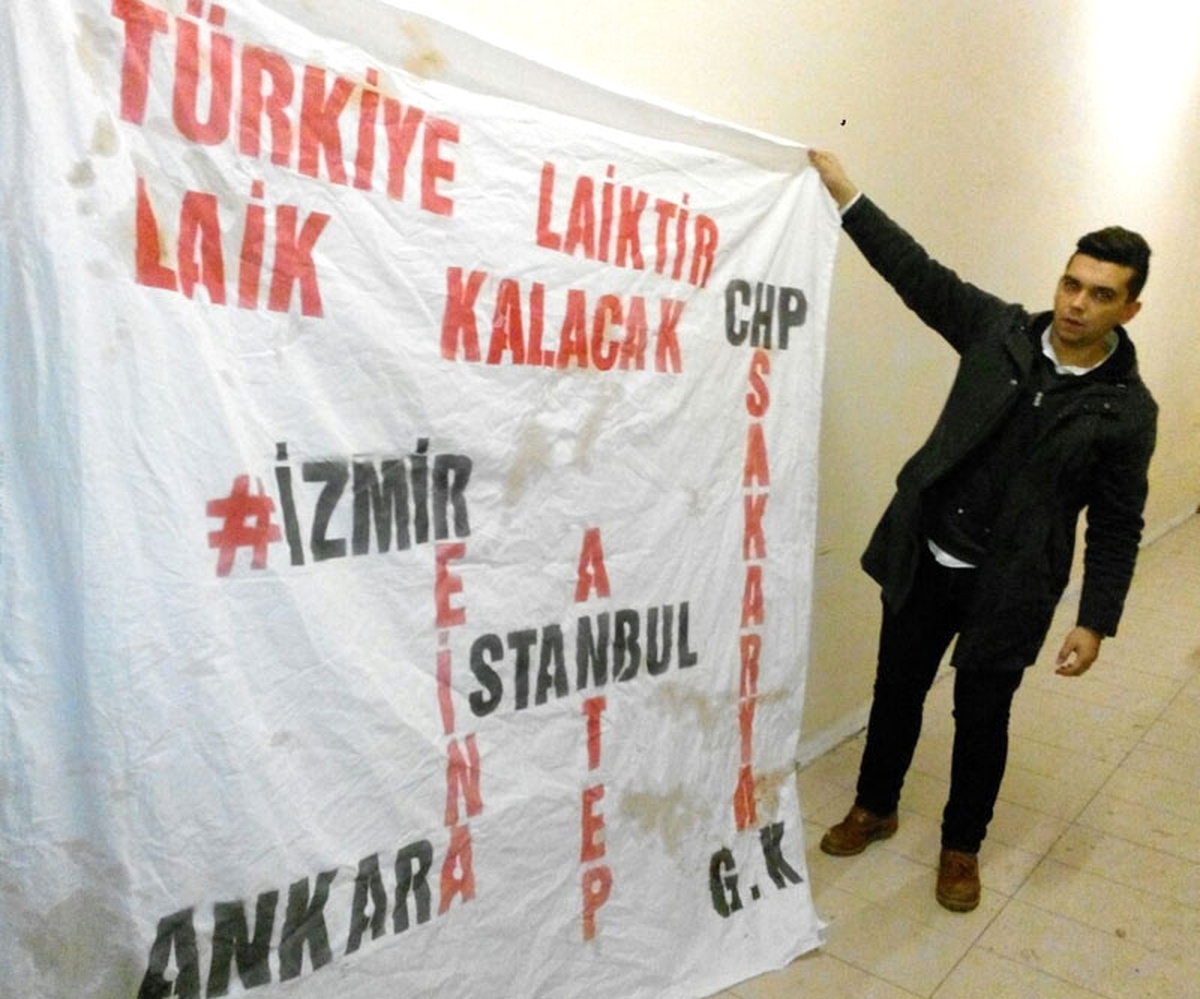 Pankart Açan CHP\'li Gençler ve Saldıranlar Hakkında Soruşturma