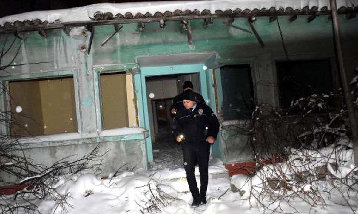 Polis Metruk Evlerde \'Donmamaları\' İçin Kimsesiz Aradı
