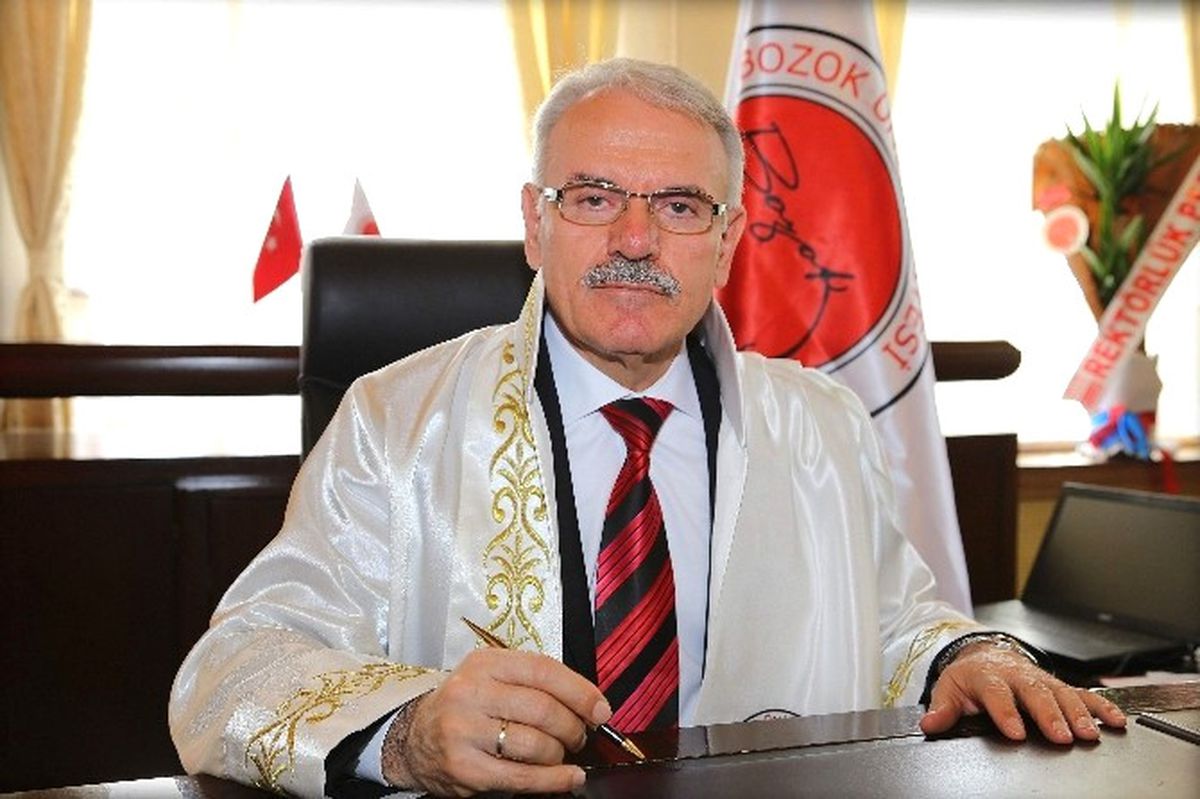 Rektör Karacabey, 10 Ocak Çalışan Gazeteciler Günü\'nü Kutladı