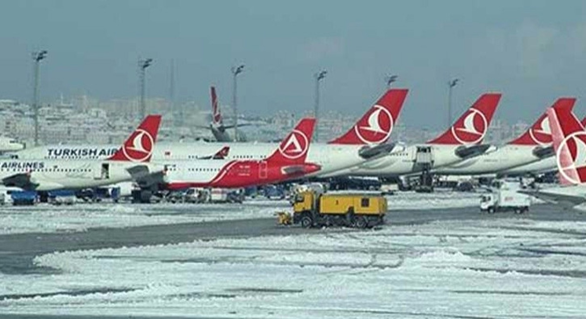Sabiha Gökçen Havalimanı\'nda Kar Nedeniyle İnişler Yapılamıyor