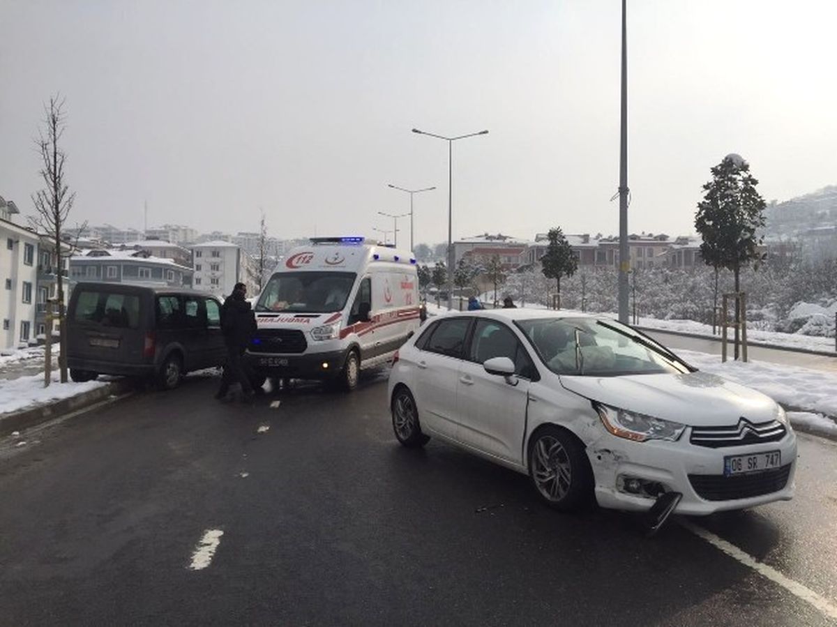 Sakarya\'da Trafik Kazası: 1 Yaralı