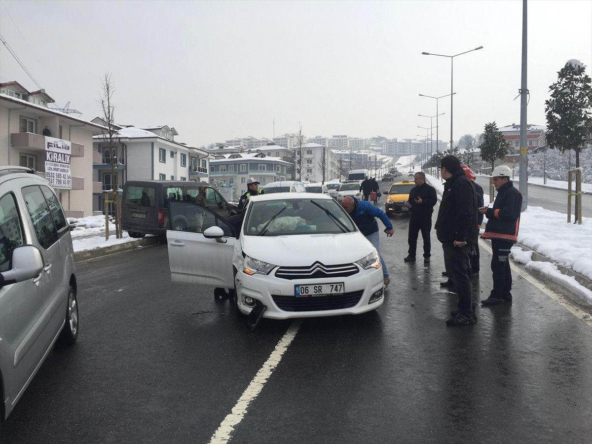 Serdivan\'da Trafik Kazası: 1 Yaralı