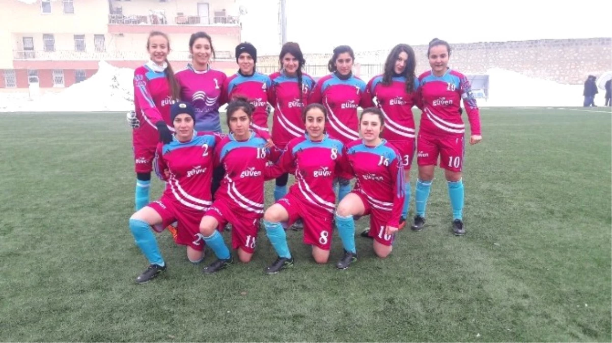 Siirt Kadınlar Futbol Takımı Deplasmanda 3 Puan Aldı