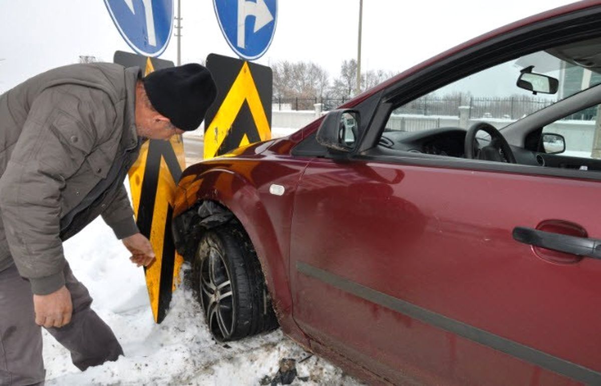 Simav\'da Maddi Hasarlı Trafik Kazası