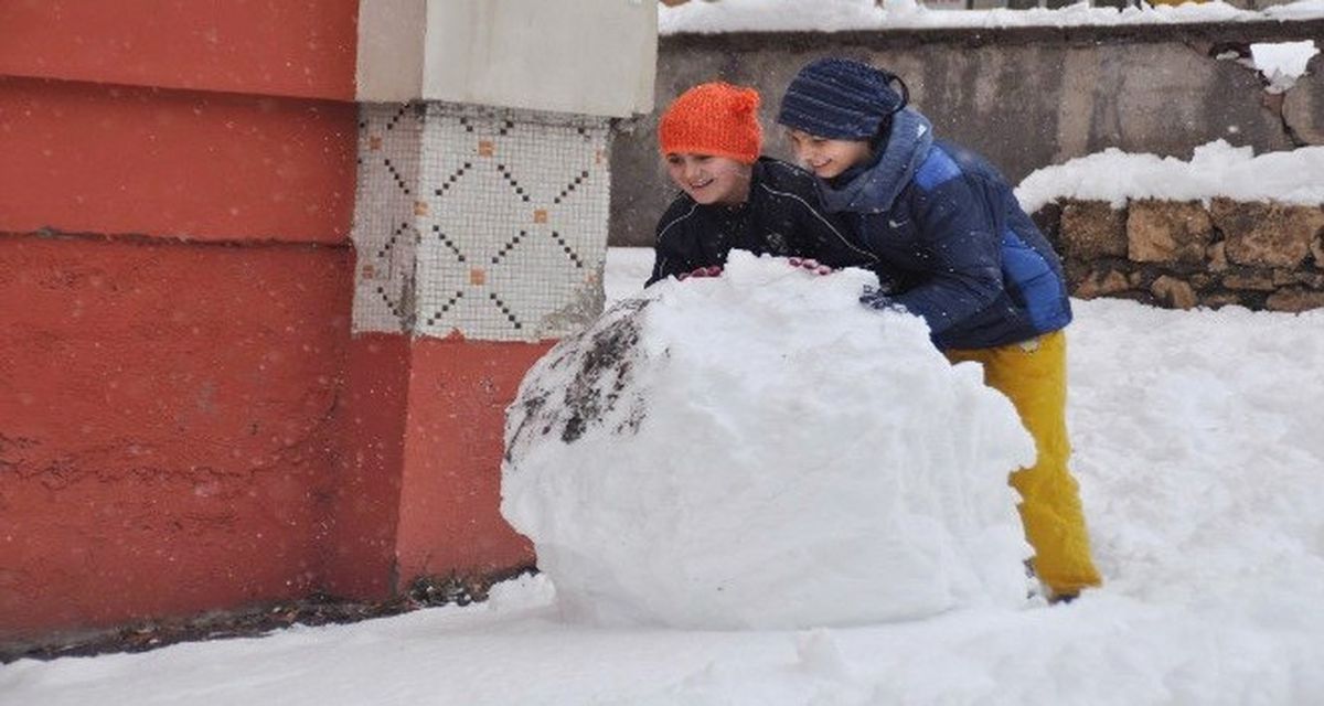 Sivas\'ta Karın Keyfini Çocuklar Çıkardı