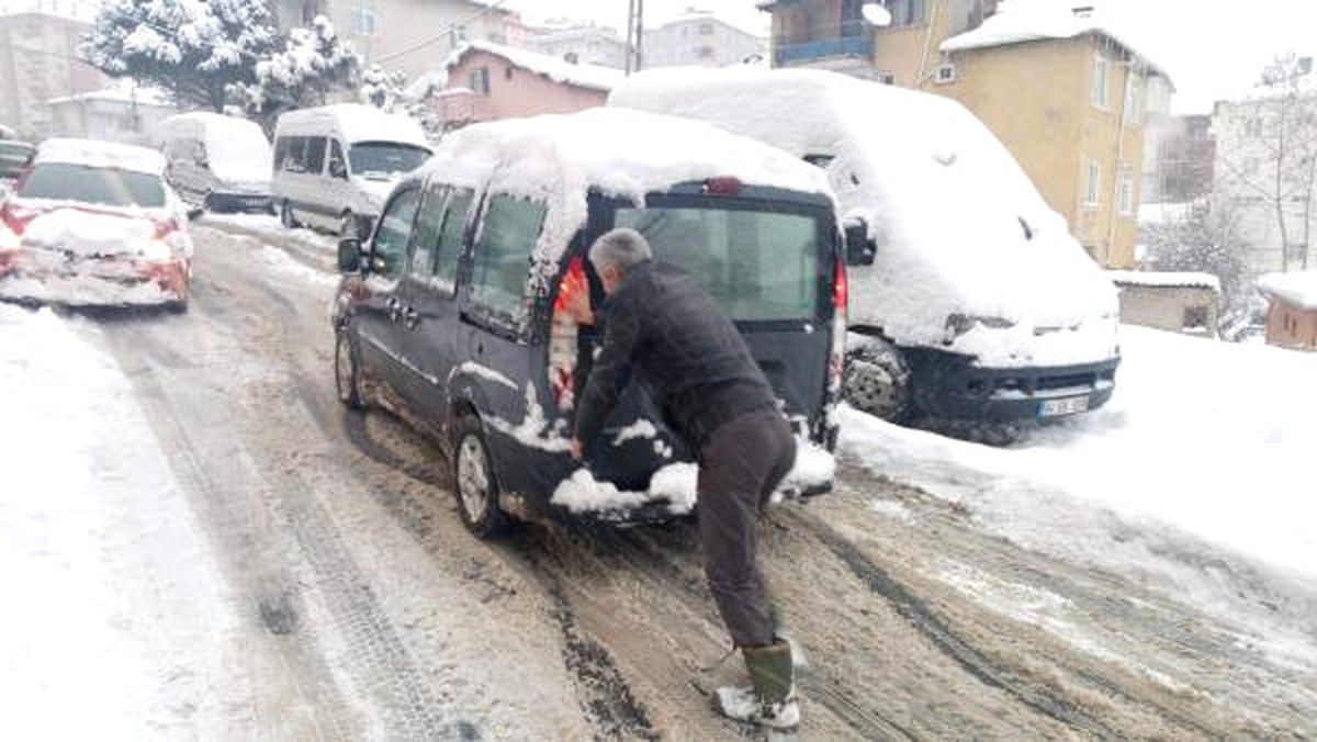 Sürücülerin Buzla Yolla İmtihanı