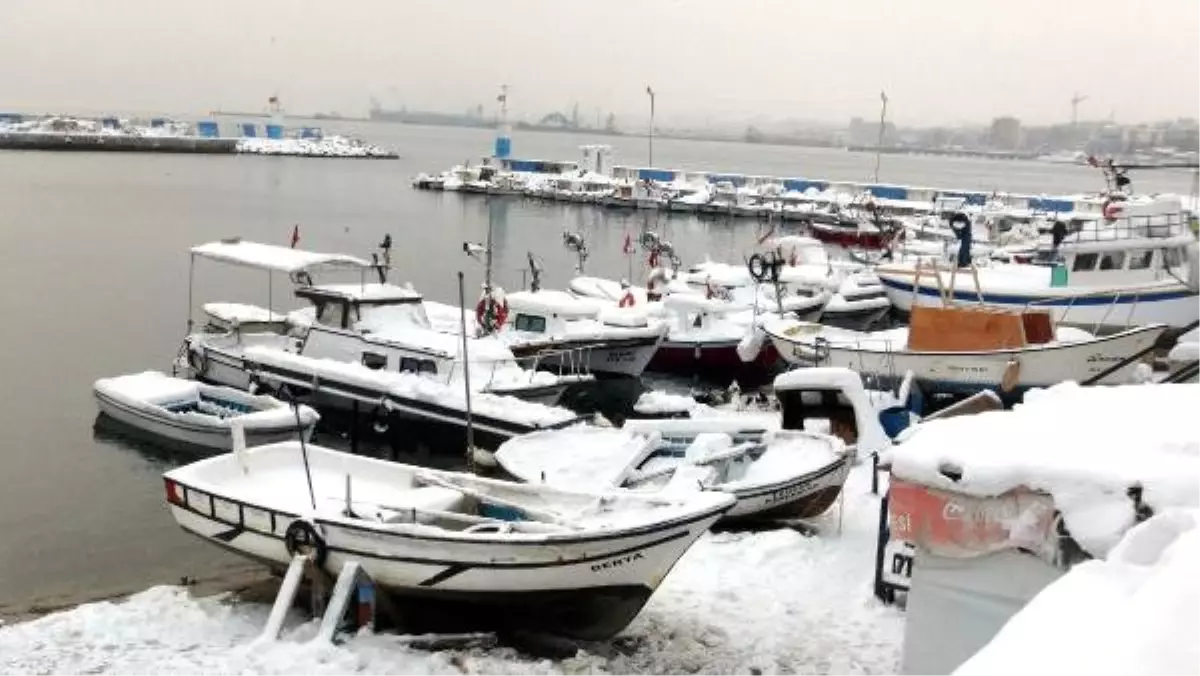 Tekirdağ\'da Ağları Donan Balıkçılar Denize Açılamadı