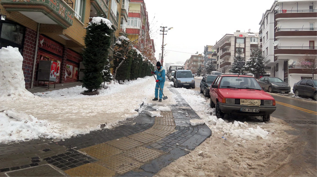 Temizlik İşçilerinden Yoğun Mesai