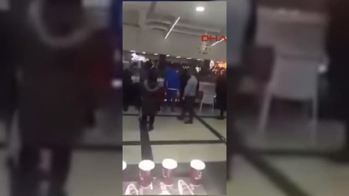 Türkiye Laiktir, Laik Kalacak\' Pankartı Açan 3 Genç Tartaklandı
