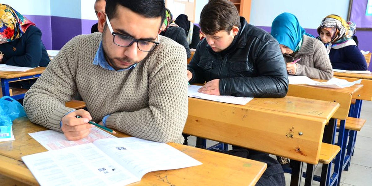 Yavuzeli\'nde Açık Öğretim Lisesi Sınavı Yapıldı