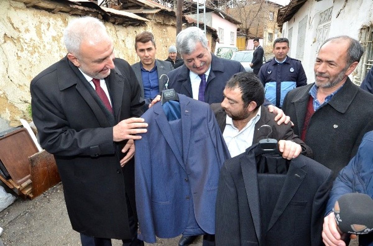 Yeşilyurt Belediyesi Evi Yanan Mersedes Kadir\'e Yardım Elini Uzattı