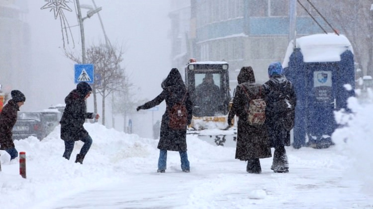 Ulaşım Araçları Ara Yollara Giremedi, İstanbullular Yürümek Zorunda Kaldı