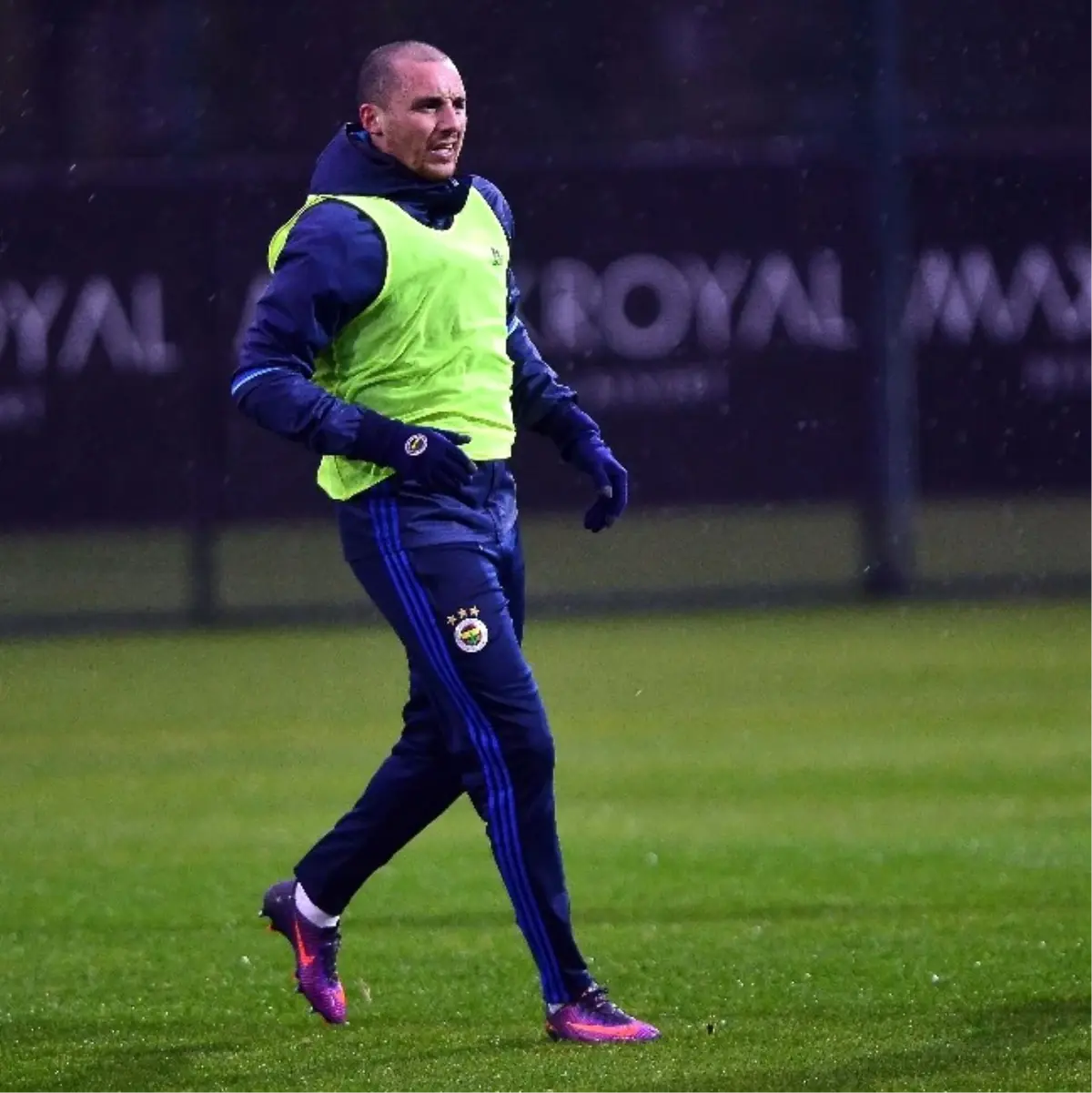 Aatıf Chahechoue, Kampa Katıldı