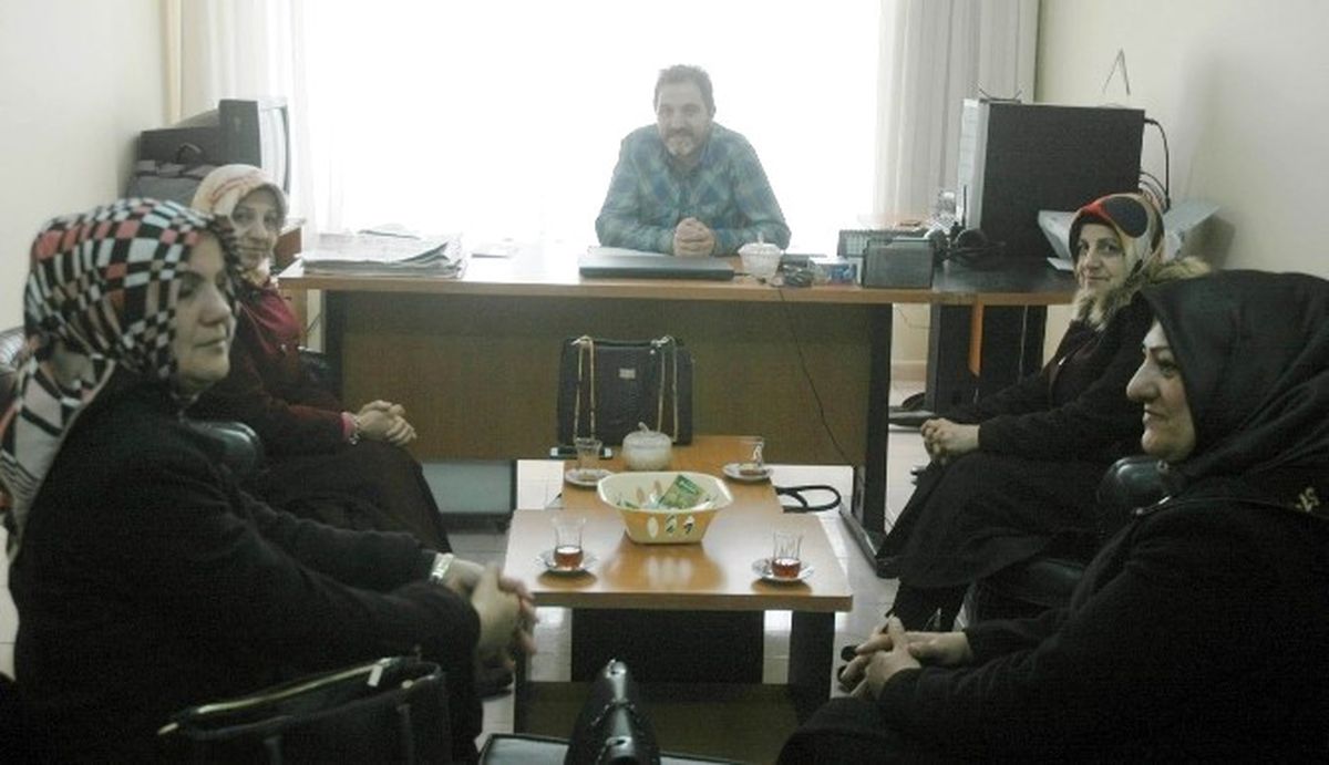AK Parti Van Kadın Kollarından İha\'ya Ziyaret