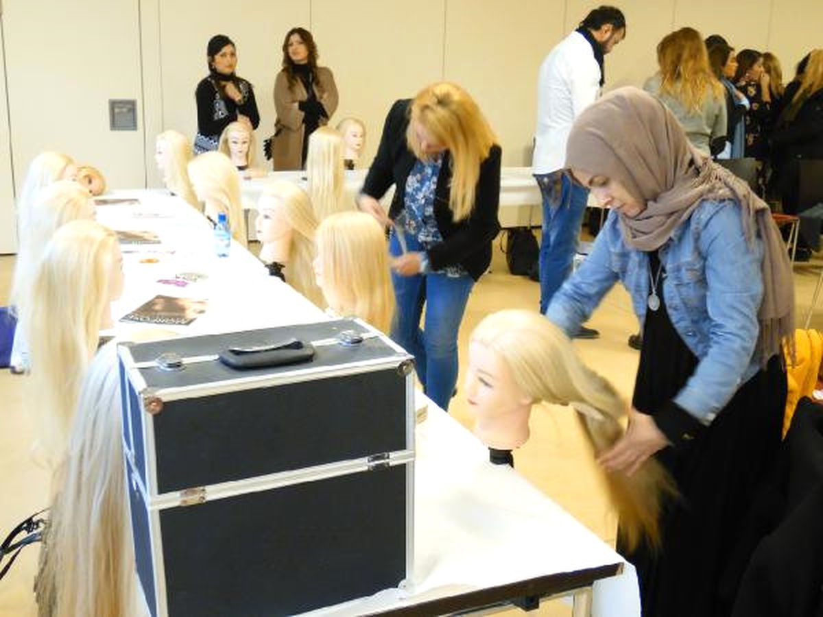 Almanya\'daki Türk Kuaförlere Eğitim Aldı