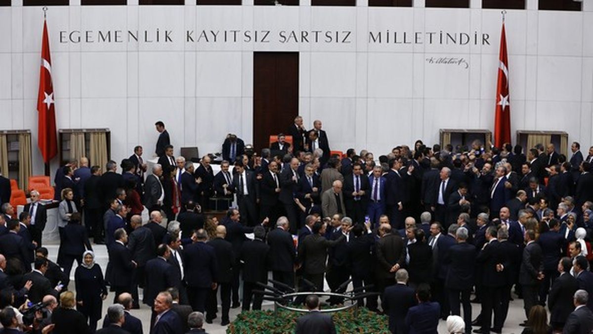 Anayasa Değişikliği Teklifinin Maddelerine Geçilmesi 338 Oy ile Kabul Edildi