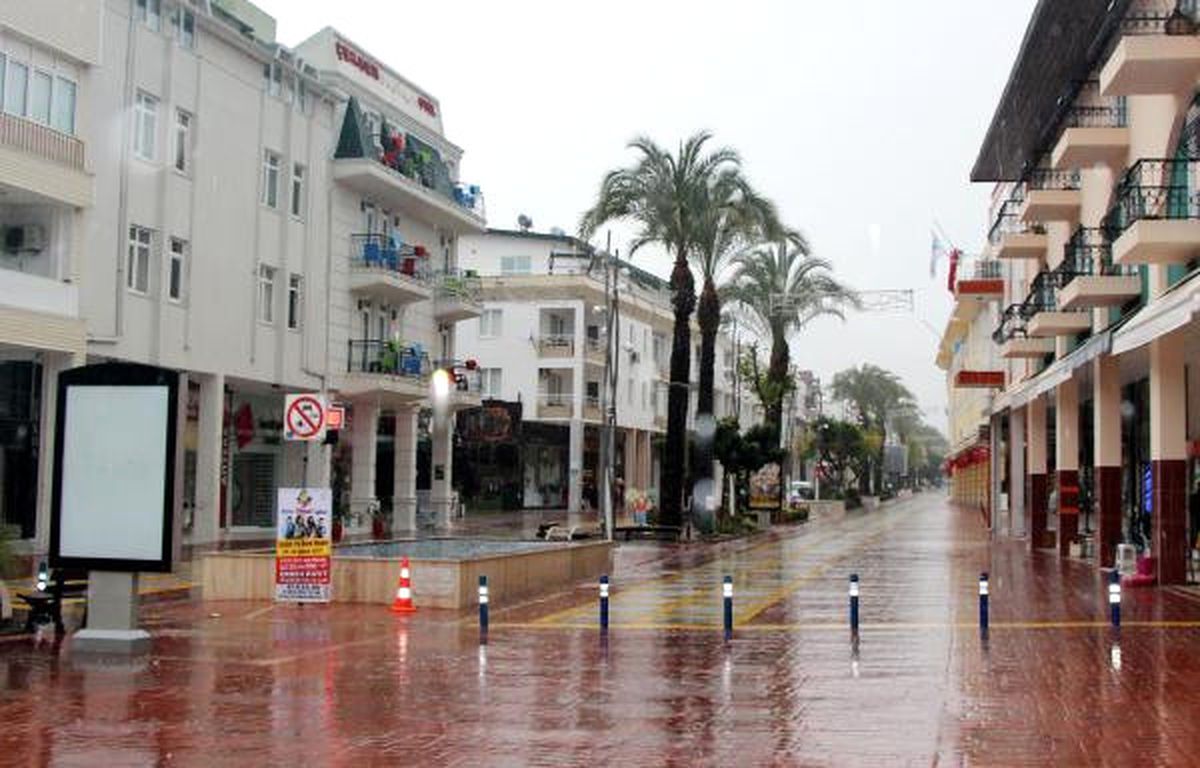 Antalya\'da Kar Nedeniyle Yollar Kapandı (3)