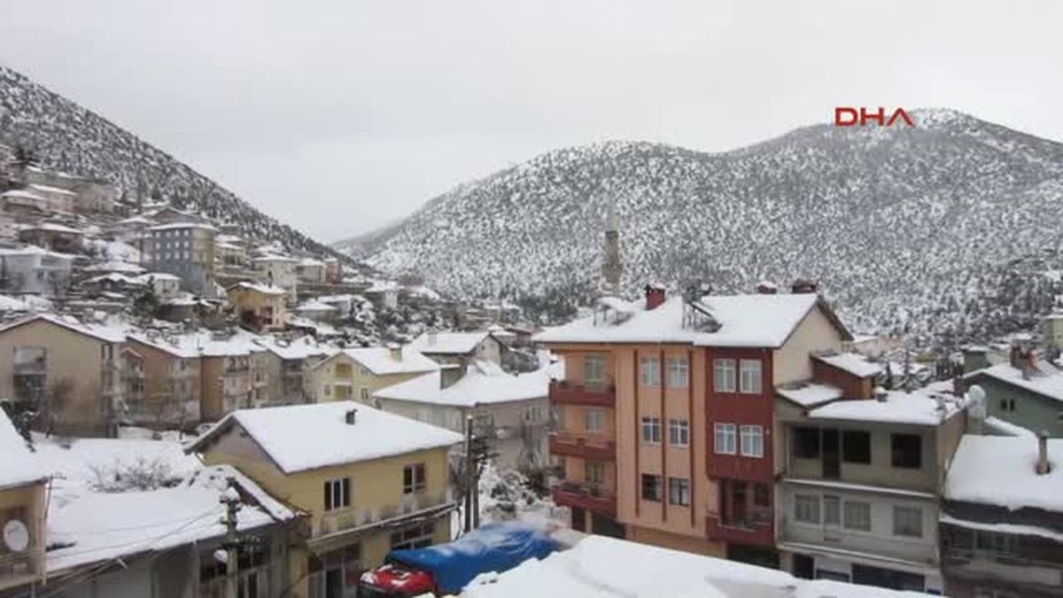 Antalya\'da Kar Nedeniyle Yollar Kapandı
