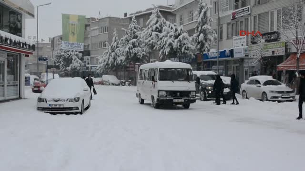 Antalya\'da Kar Nedeniyle Yollar Kapandı