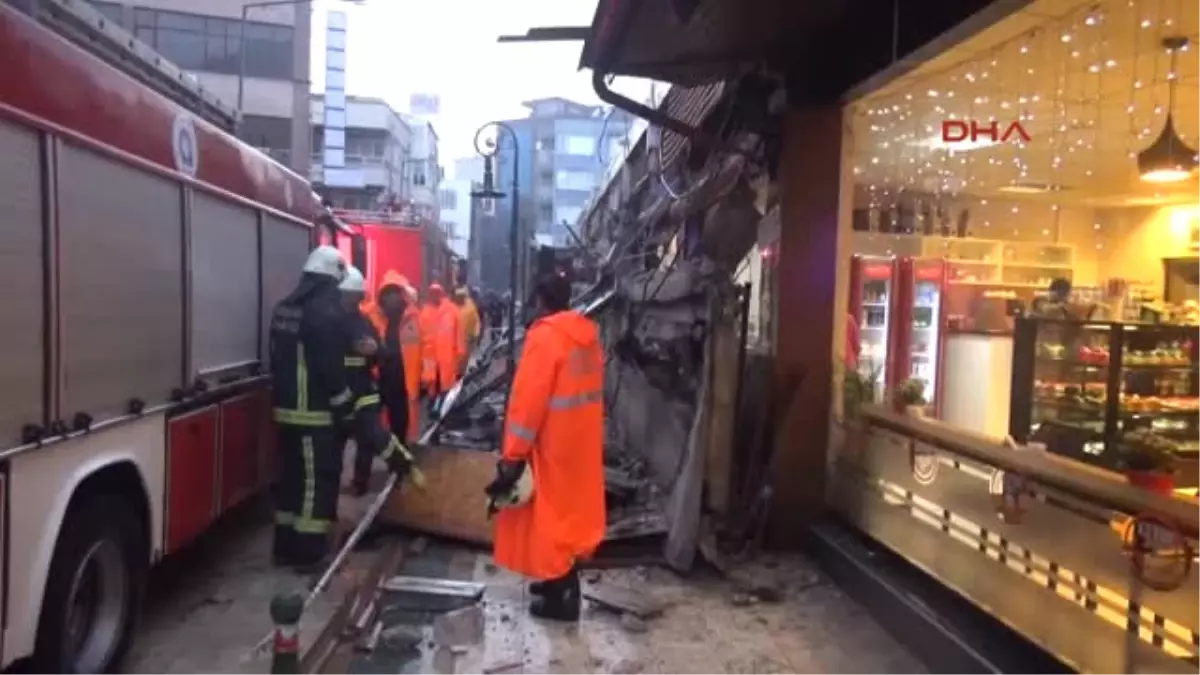 Antalya Işhanının 20 Metrelik Beton Gölgeliği Çöktü