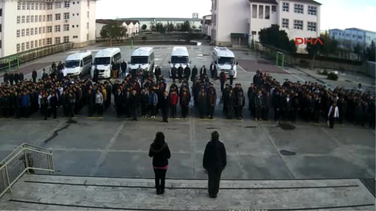 Antalya Lisede Bayrak Töreninde, Öğrenciler Öğretmene Saldırdı