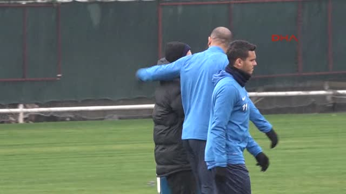 Antalyaspor\'da Sandro Ilk Antrenmanına Çıktı