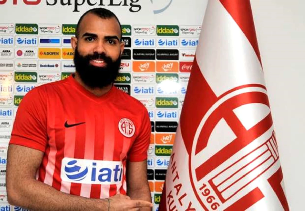 Antalyaspor Sandro\'yla İmzaladı