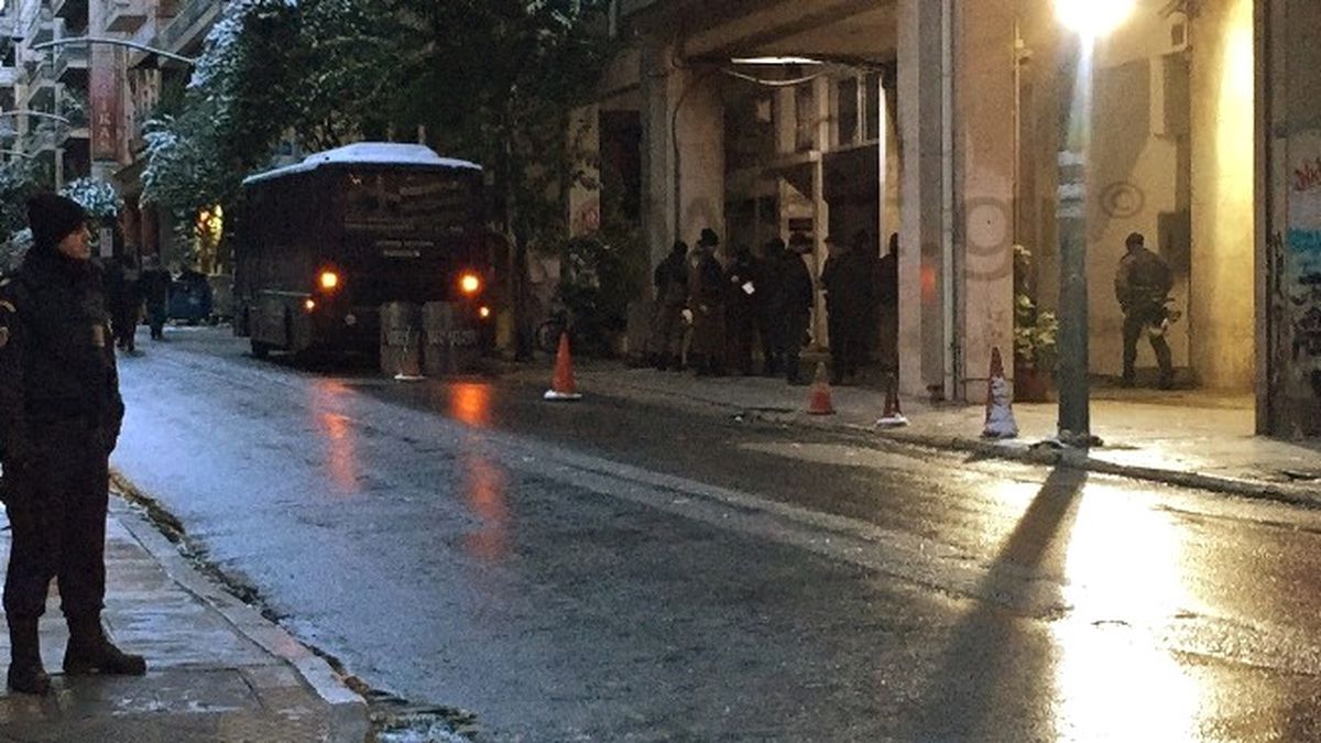 Atina\'da Polislere Silahlı Saldırı