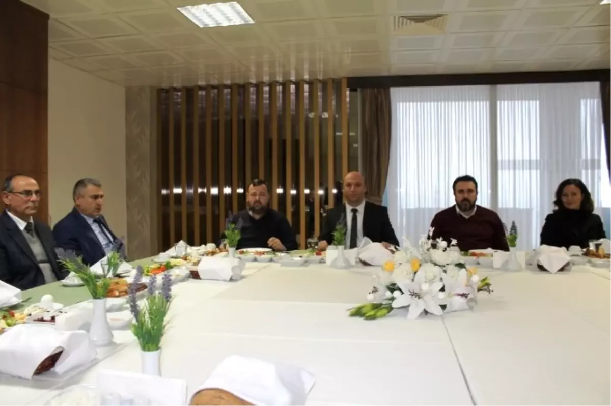 Ayvalık Milli Eğitim Müdürü Basın ile Bir Araya Geldi