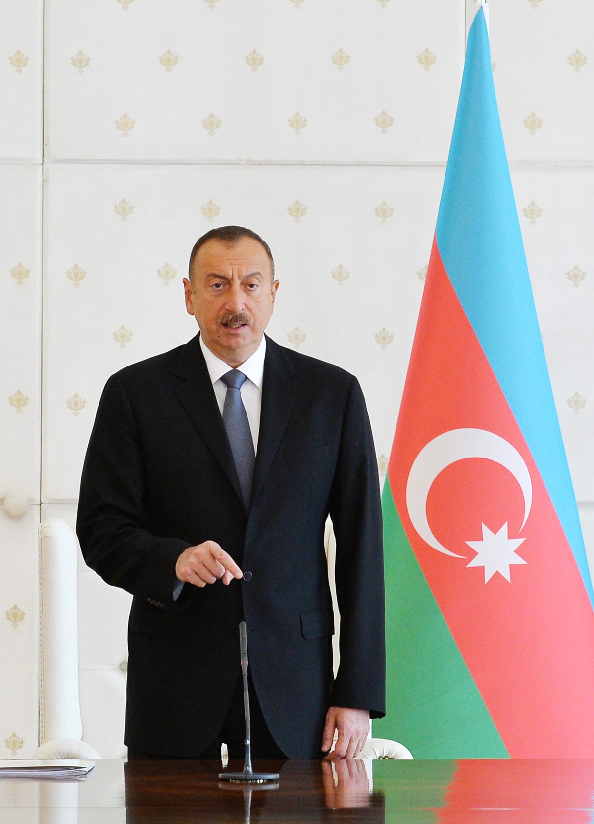 Azerbaycan Cumhurbaşkanı İlham Aliyev\'in Bakanlar Kurulu Toplantısına Başkanlık Etti