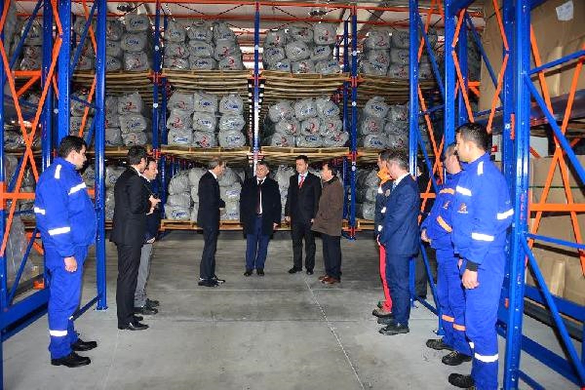 Balıkesir\'de 208 Mahallenin Yolu Kardan Kapandı