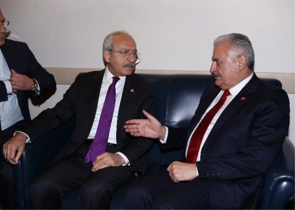 Başbakan Binali Yıldırım Kemal Kılıçdaroğlu ile Genel Kurul\'da Görüştü