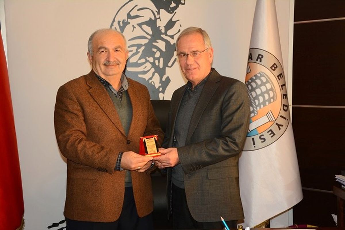 Başkan Acar\'a Eğitime Verdiği Katkıdan Dolayı Plaket Verildi