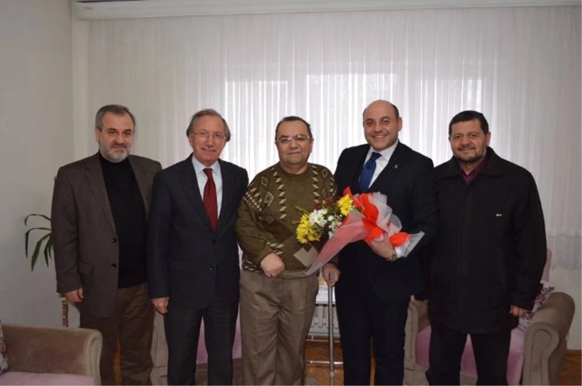 Başkan Ali Çetinbaş, Gazeteci Mehmet Hatipoğlu\'nu Ziyaret Etti