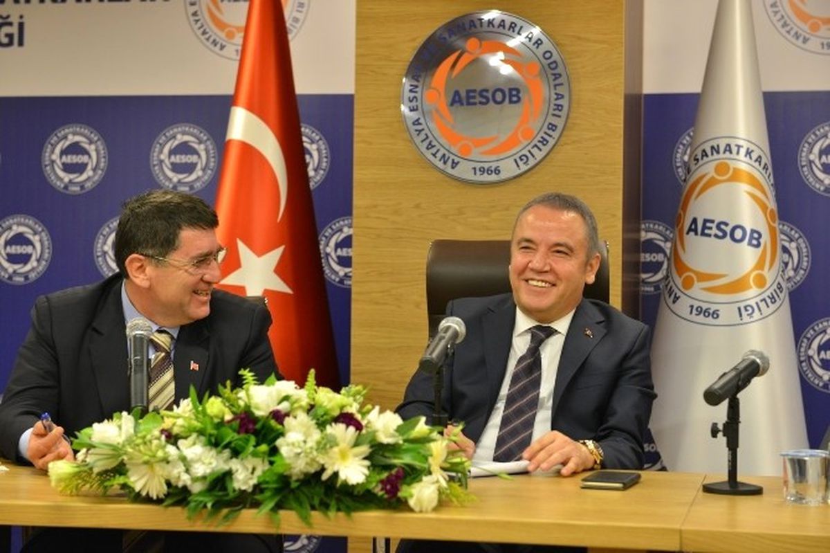 Başkan Böcek, Aesob\'da Oda Başkanlarına Projelerini Anlattı
